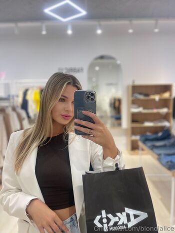 Alice Boom / blondialice nude photo #3