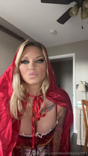 Bridge / blondiebynight87 nude photo #18