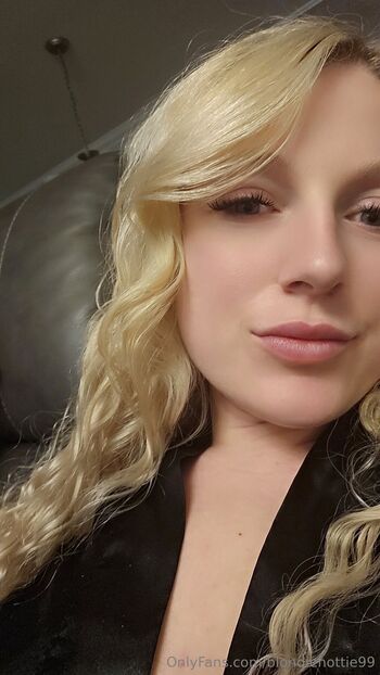 Blondie hotti / blondiehottie99 nude photo #26