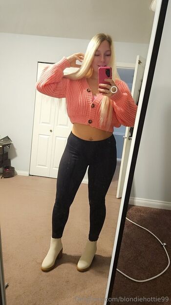 Blondie hotti / blondiehottie99 nude photo #37