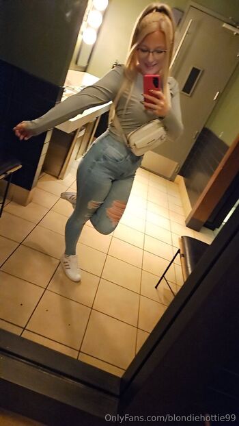 blondiehottie99