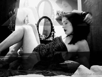 Mena / blue.mena nude photo #33