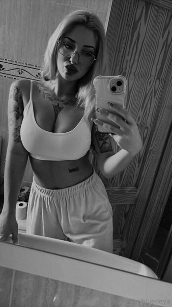 Carol Fox / bluedeya nude photo #4