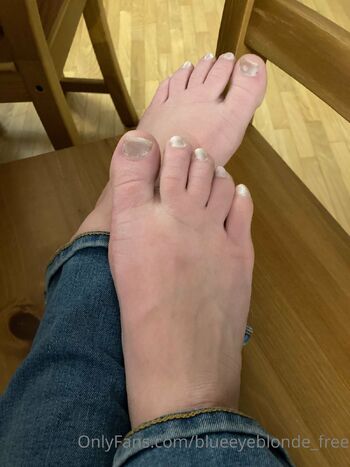 Blueeyeblonde fre / blueeyeblonde_free / blueeyeblonde23 nude photo #25
