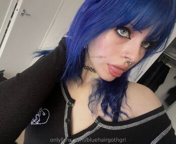 Melod / bluehairgothgrl nude photo #17
