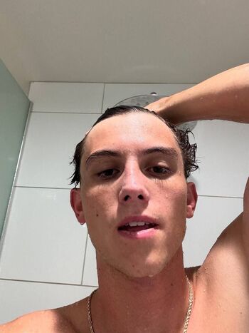 Lukesk / blueskiesandgreeneyes nude photo #4