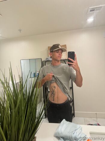 Lukesk / blueskiesandgreeneyes nude photo #5