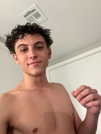 Lukesk / blueskiesandgreeneyes nude photo #7