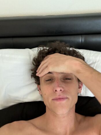 Lukesk / blueskiesandgreeneyes nude photo #12