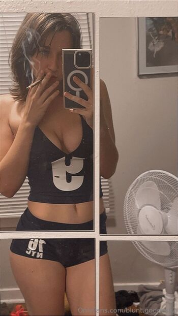 blunt.goddess / blunt.goddess2 nude photo #1