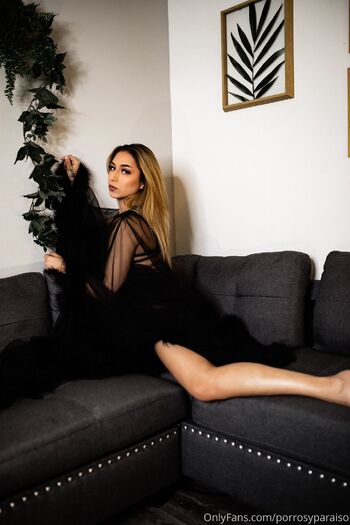 ℙ𝕒𝕣𝕒𝕕𝕚𝕤𝕖 / bluntsandparadise nude photo #10