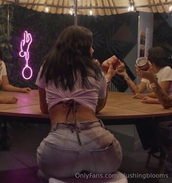 Blushing Bloom / blushingblooms nude photo #3