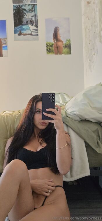 Vanessa / bodybyness nude photo #8