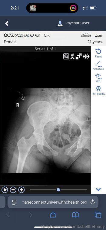 B. / bombshellbethany nude photo #1