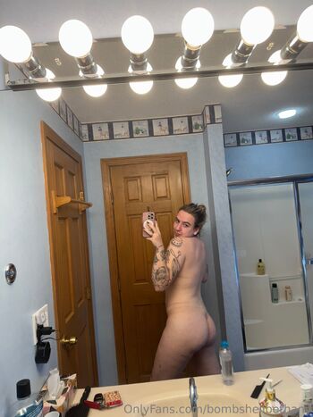 B. / bombshellbethany nude photo #12