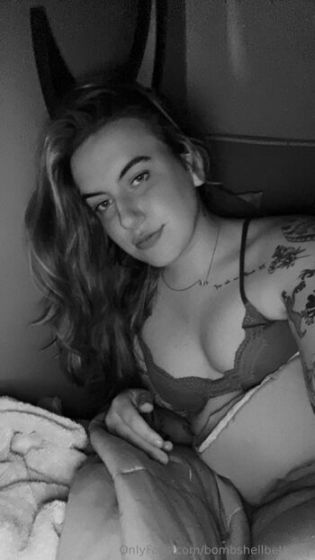 B. / bombshellbethany nude photo #15