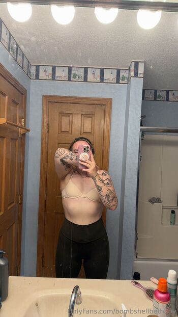 B. / bombshellbethany nude photo #18