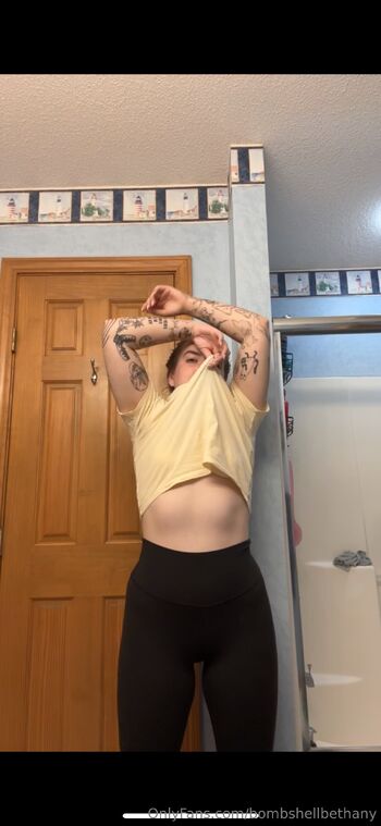 B. / bombshellbethany nude photo #20