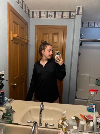 B. / bombshellbethany nude photo #25