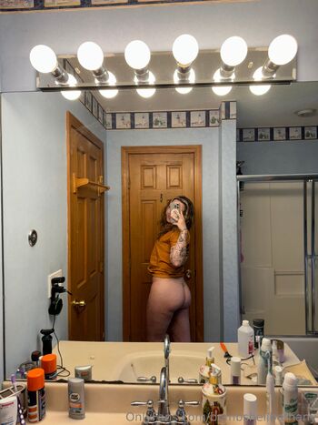 B. / bombshellbethany nude photo #29