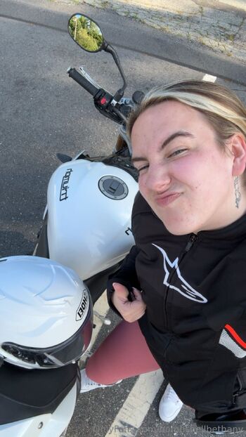 B. / bombshellbethany nude photo #30