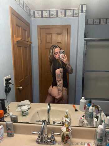 B. / bombshellbethany nude photo #32