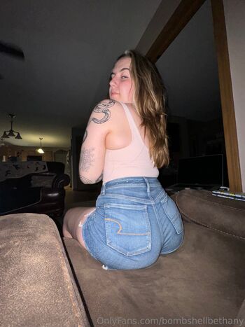 B. / bombshellbethany nude photo #37
