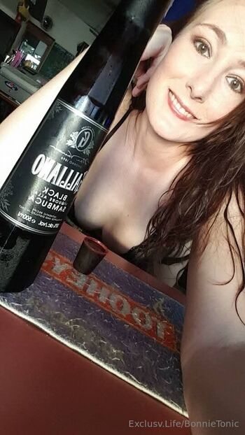 Aussie Strippe / bonnietonic / missbon11 / bonnie_tonic nude photo #10