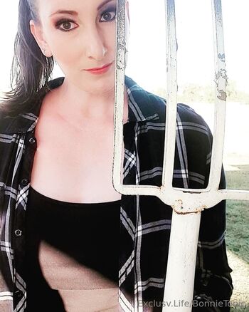 Aussie Strippe / bonnietonic / missbon11 / bonnie_tonic nude photo #11