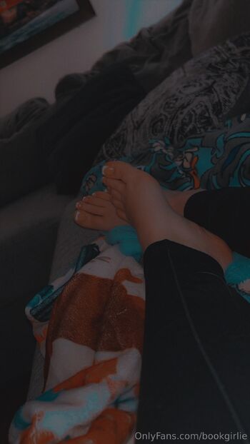 bookgirlie nude photo #17