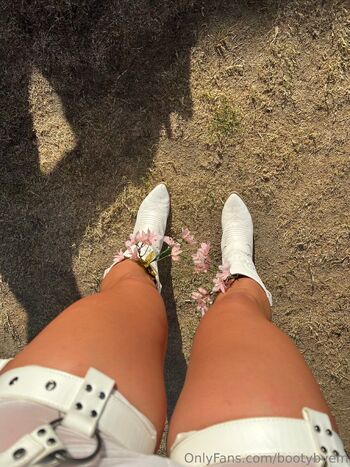 Fit but still thick / bootybyem nude photo #3