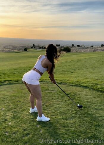 Bee / bootyfulgolf nude photo #2