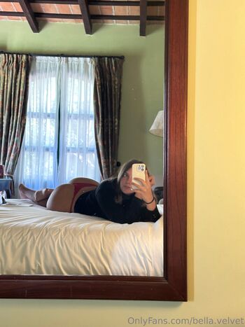 Bratty V / bratty.ev / bratty_ev / bratty.ve nude photo #4