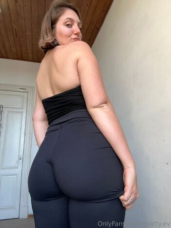 Bratty V / bratty.ev / bratty_ev / bratty.ve nude photo #23