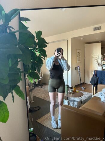 Maddie Wre / bratty_maddie_x nude photo #2