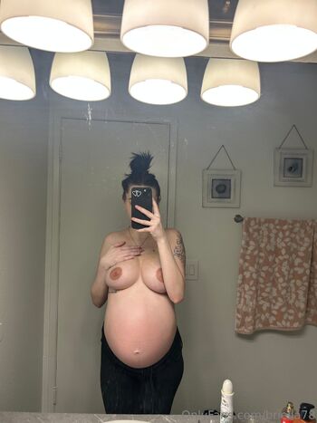 Makeitwetzaddy2 / briella78 nude photo #8