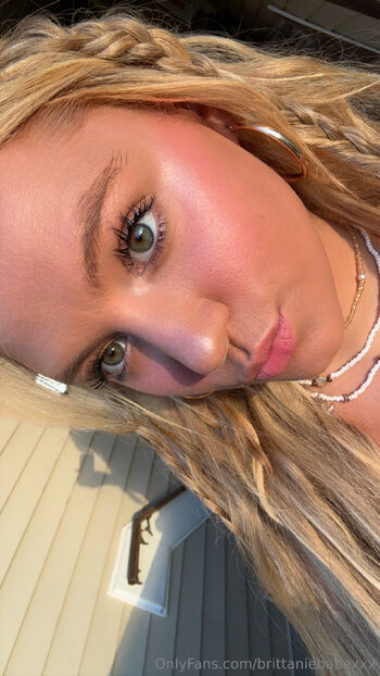 Brittani / brittaniebabexxx nude photo #8