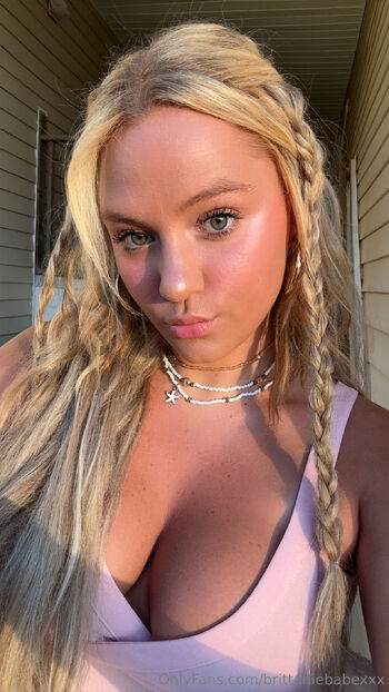 Brittani / brittaniebabexxx nude photo #9