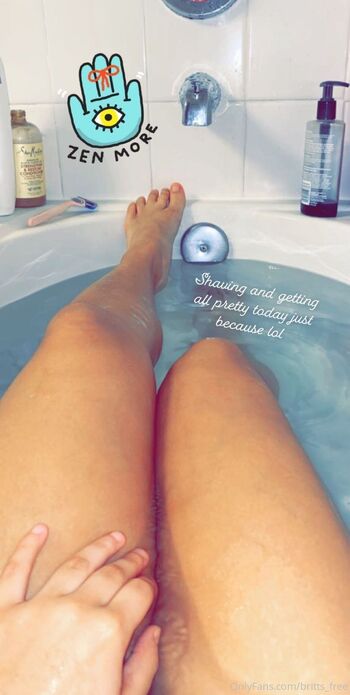 Big Titty Frea / britts_free nude photo #17