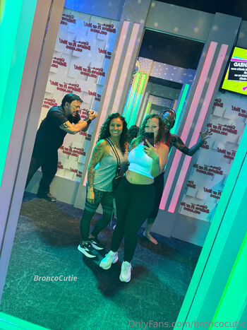 Rayn / broncocutie / broncocutiee nude photo #10