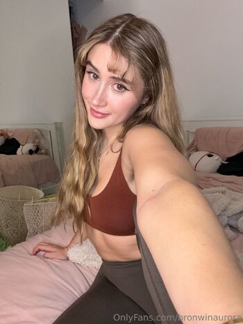 Bronwin Auror / bronwinaurora nude photo #75