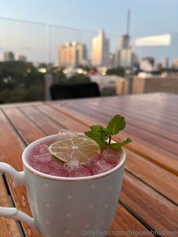 Brooke Bliss FRE / brookeblissfree nude photo #3