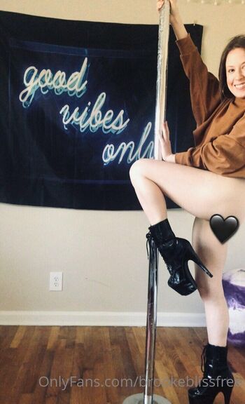 Brooke Bliss FRE / brookeblissfree nude photo #9