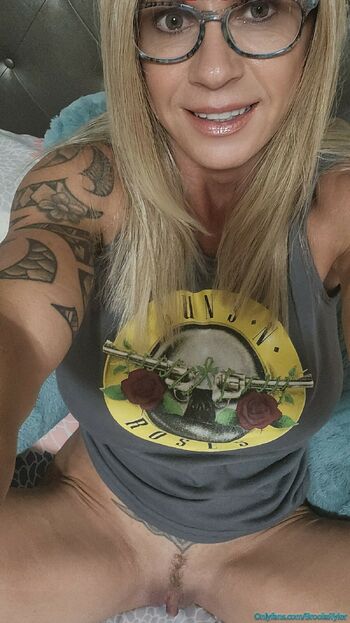 Brooke Tyle / brooketyler nude photo #33