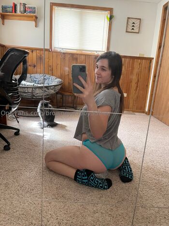 AveryFre / browneyedbby33free nude photo #4