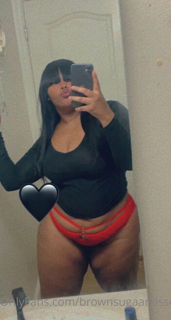 Thickass Brownskin / brownsugaarkissess nude photo #2