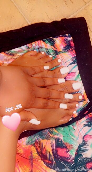 Thickass Brownskin / brownsugaarkissess nude photo #24