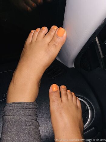 Thickass Brownskin / brownsugaarkissess nude photo #25