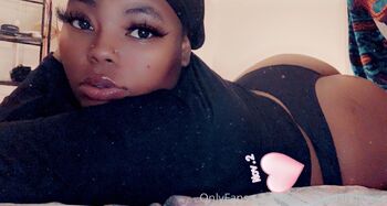 Thickass Brownskin / brownsugaarkissess nude photo #34