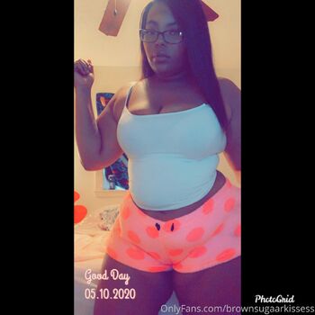 Thickass Brownskin / brownsugaarkissess nude photo #36